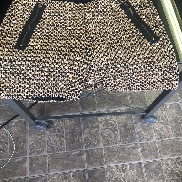 Shorts - Picture 3 of 3